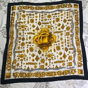 Liz‎ Claiborne silt scarf